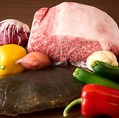 ご予算や利用シーンに応じて内容を柔軟に変更できる、特別なプランをご用意しております。ブランド牛やフォアグラ、海老などの贅沢な食材を盛り込み、お客様の期待に寄り添う一皿を構成いたします。満足度を重視したオーダーメイドの構成で、大切な接待や記念日の夜を華やかに彩るお手伝いをさせていただきます。