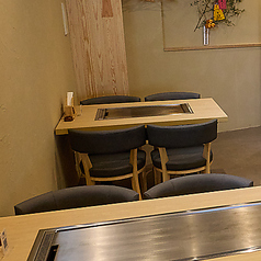 会話を楽しみたい方にぴったりの居心地よい席が魅力★笑顔が自然と増える、やわらかなコミュニケーション空間。