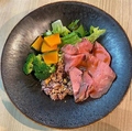 料理メニュー写真&nbsp;ローストビーフ サラダボウル