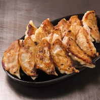肉汁溢れる！鉄板肉汁餃子がアツい！
