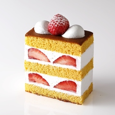 あまおうカステラショートケーキ　［新作］（期間限定）　｜パティスリーSATSUKI｜