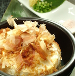 暑い夏にも、ビールにも、焼酎にもよく合います！　おぼろ豆腐の冷奴　450円