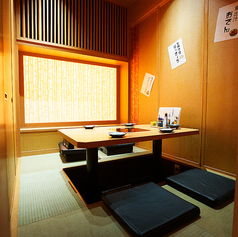 郡山駅2分、和の趣き溢れる店内は大人の為の落ち着いた雰囲気となっております。2名様90名様までご利用可能な個室席は郡山駅での接待や女子会、合コンなど各種宴会に最適なプライベート個室空間♪お得な宴会コースプランも2480円~ご用意。誕生日や記念日にお得なサプライズ特典もご用意しております。創作和食居酒屋