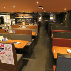 広々としたテーブル席は、大小合わせて96席ございます。ご家族やご友人との食事、会社の宴会など、様々なシーンでご利用いただけます。ゆったりとくつろぎながら、美味しい焼肉をお楽しみください。