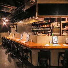 全10席のカウンター席