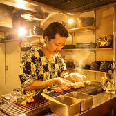 当店自慢の焼き鳥は卓越した職人が丁寧に下処理を行い、手間暇かけて一本一本丁寧に調理。食材に応じて焼き時間や火加減を変えるなど、食材の持つ美味しさを最大限に引き出してご提供♪濃厚な味わいと口の中で肉汁が溢れ出す絶品つくねやバリエーション豊富なささみ、季節を感じる野菜串など旬の食材がご堪能いただけます。