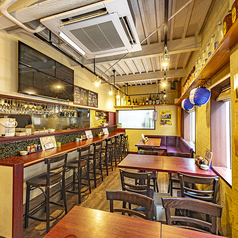 2名掛けのテーブル席は、デートでもご利用いただきやすく、二人だけの時間をゆったり過ごすことができます。イタリアンの内装を引き継いだおしゃれな店内で、楽しいひとときをお過ごしください♪