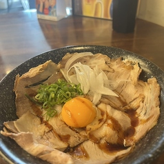 ピリ辛甘ダレの薄切りチャーシュー丼
