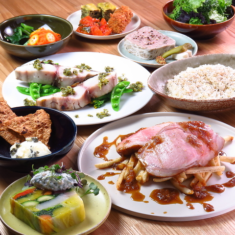 山梨の猟師から仕入れる新鮮なジビエや、地元農家の野菜を使ったこだわりのフレンチ◎