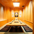 郡山駅2分、和の趣き溢れる店内は大人の為の落ち着いた雰囲気となっております。2名様90名様までご利用可能な個室席は郡山駅での接待や女子会、合コンなど各種宴会に最適なプライベート個室空間♪お得な宴会コースプランも2480円~ご用意。誕生日や記念日にお得なサプライズ特典もご用意しております。創作和食居酒屋