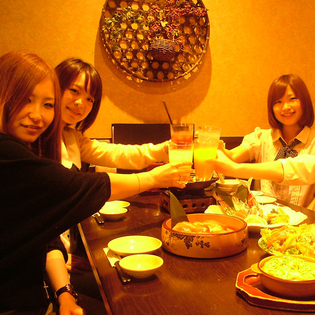 はなの舞で女子会が人気沸騰中！ゆったりガールズトークするなら個室ダネ！