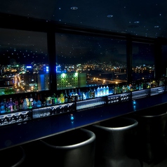 カウンター席より函館山がご覧いただけます