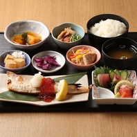 新鮮な海鮮を使用したランチ御膳も大好評♪