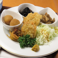 当店自慢の三種おばんざい（日替り）とヒレカツ