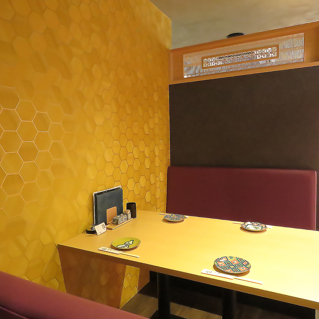 半個室もご用意しております！上品で高級感のある空間でおいしい料理やお酒をお楽しみください。