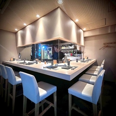 広々としたカウンター席