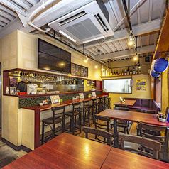 4名掛けのテーブル席は2席ございます。家族での食事や会社の同僚との宴会など、様々なシーンでご利用いただけます。落ち着いた雰囲気の席で、ゆっくりご飲食いただけます♪