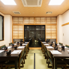 【3階特別室】お祝い事から接待、ご商談など幅広くお使いいただける特別室。上質空間でゆっくりとお寛ぎください。16名様までなら襖を閉め、個室空間としてもご利用いただけます。[岡山/居酒屋/個室/宴会/飲み放題/酒/魚/肉/半個室/会社宴会]