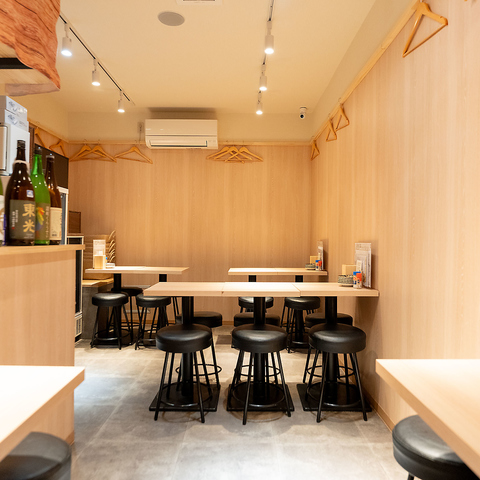 貸し切り26名様まで可能◎炭火で香ばしく焼き上げた焼き鳥をご提供いたします！