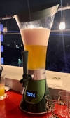 大人気のビールタワー！韓国焼酎とビールのソメック（爆弾酒）を作ったり、マイビールサーバーを使う感覚でよりお酒の場が楽しくなります。ソメックが作られる際のトルネードはSNS映え間違いなし。