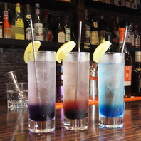 元バーテンダーの店主が作るカラフルでおしゃれなお酒♪