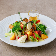 チーズと生はちみつと温野菜のサラダ