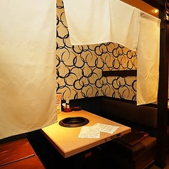 のれんで仕切られたBOX席は、半個室風でプライベートな雰囲気と開放的な過ごしやすさのいいとこどりのお席です♪