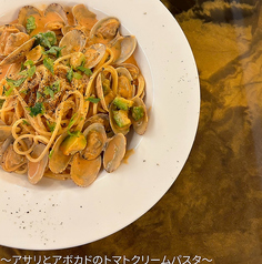 アサリとアボカドのトマトクリームパスタ