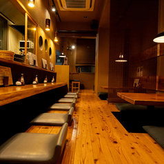 調理風景が良く見える特等席。美味しい海鮮丼を作る過程も楽しんで頂ければばと思います。おひとり様も大歓迎。