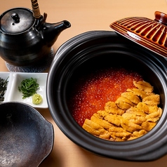 うにtoいくら土鍋ご飯♪当店に来たら必食です♪の写真