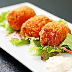 焼きはまぐり/まぐろのユッケ/カニクリームコロッケ/海鮮グラタン