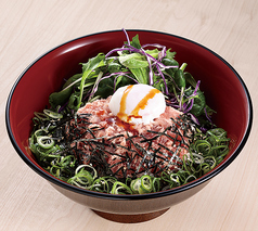 まぐろたたきゆっけ丼