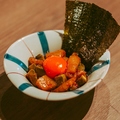 料理メニュー写真 甘海老と帆立とアボカドのユッケ