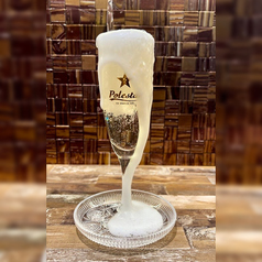 こぼれるスパークリングワイン