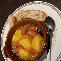 ソーセージとじゃがいものアヒージョ