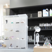 カウンターをはじめ、店内のいたるところに美しい鉱物がセンス良く飾られています。鉱物を見ながら石モチーフのドリンクを楽しめるので、鉱物好き・化学好きな方には特におすすめです。知的好奇心が満たされる特別な空間をどうぞ。