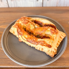 鹿肉ボロネーゼのミートパイ