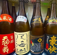 多彩な日本酒と焼酎で、至福のひとときを。