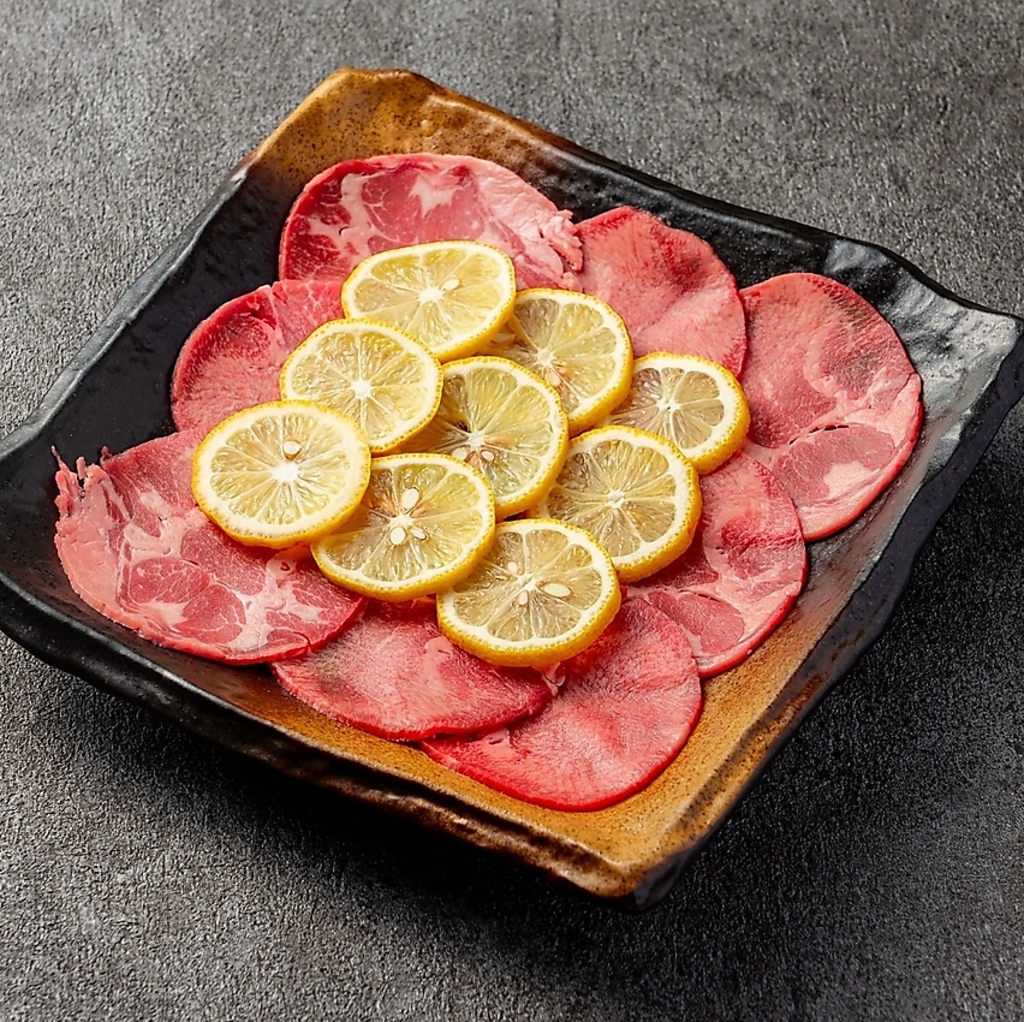 新鮮なレモンを使用したメニューも多数ご用意。詳しくはメニューへGO！