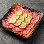 新鮮なレモンを使用したメニューも多数ご用意。詳しくはメニューへGO！