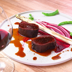 山梨県直送の鹿肉を堪能◆炭火で焼くジビエ料理をご提供