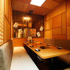 郡山駅2分、和の趣き溢れる店内は大人の為の落ち着いた雰囲気となっております。2名様90名様までご利用可能な個室席は郡山駅での接待や女子会、合コンなど各種宴会に最適なプライベート個室空間♪お得な宴会コースプランも2480円~ご用意。誕生日や記念日にお得なサプライズ特典もご用意しております。創作和食居酒屋