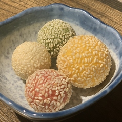 4種の味の胡麻団子