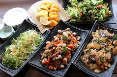 平日（月～金曜日）お惣菜食べ放題付き定食！！