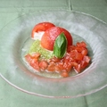 料理メニュー写真&nbsp;フレッシュトマトとマスカルポーネチーズのサラダ
