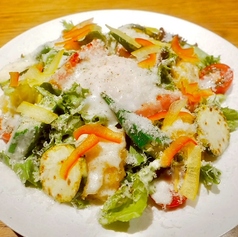 とうもろこしフリットと彩り夏野菜のレモンクリームサラダ