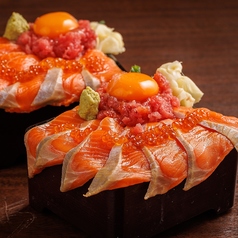 本マグロユッケとサーモンいくら重