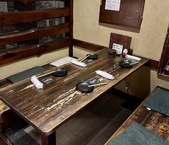 4名から6名掛けのテーブル席です店舗いりぐちから1番近いお席ですお席指定はリクエスト予約よりお問い合わせください