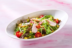 チキンとコーンのサラダ/きのことベーコンのバターソテーサラダ