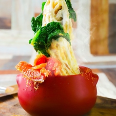 スモークサーモンとほうれん草のミモレットクリーム　ボルケーノパスタ